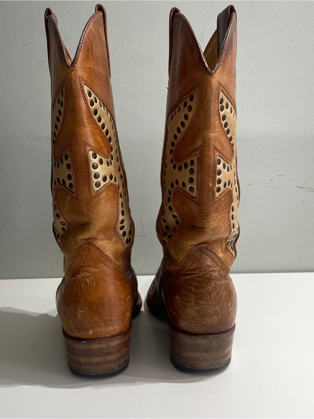 Women's 9M Frye Daisy Duke Tan Leather Studded Cowboy Boots 77786  Cowgirl - Picture 4 of 13